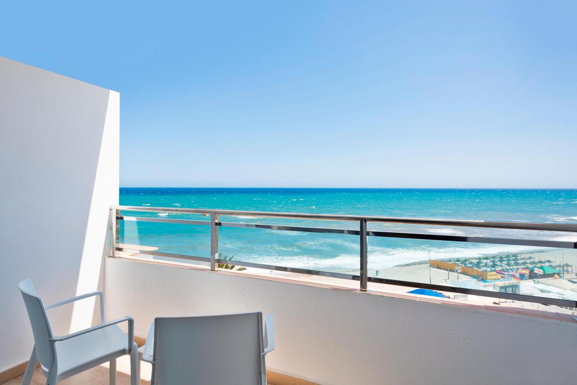 Habitación Doble Superior con vistas al mar (3 adultos + 1 niño)